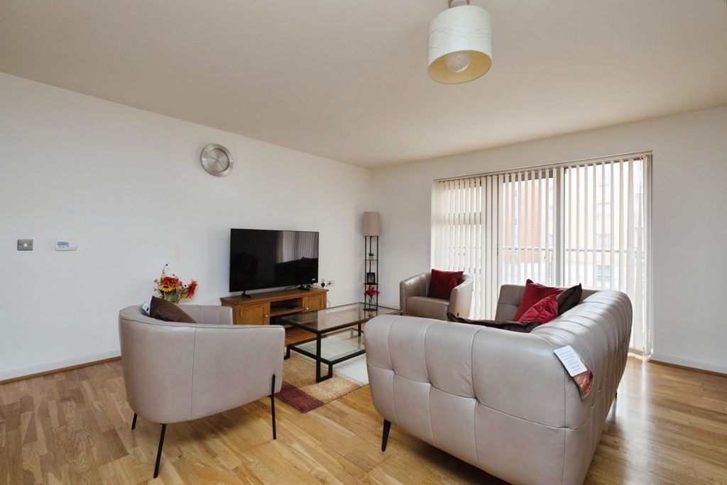 Property photo 3 of 16 Pbox-Img.Jpg