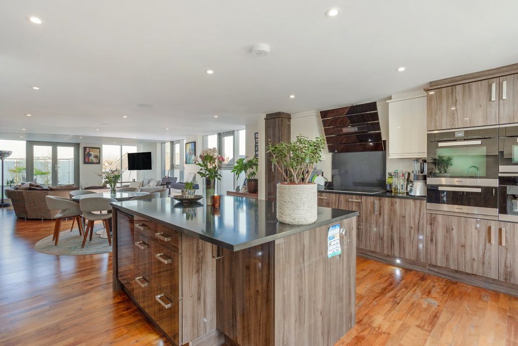 Property photo 1 of 10 Reception Room