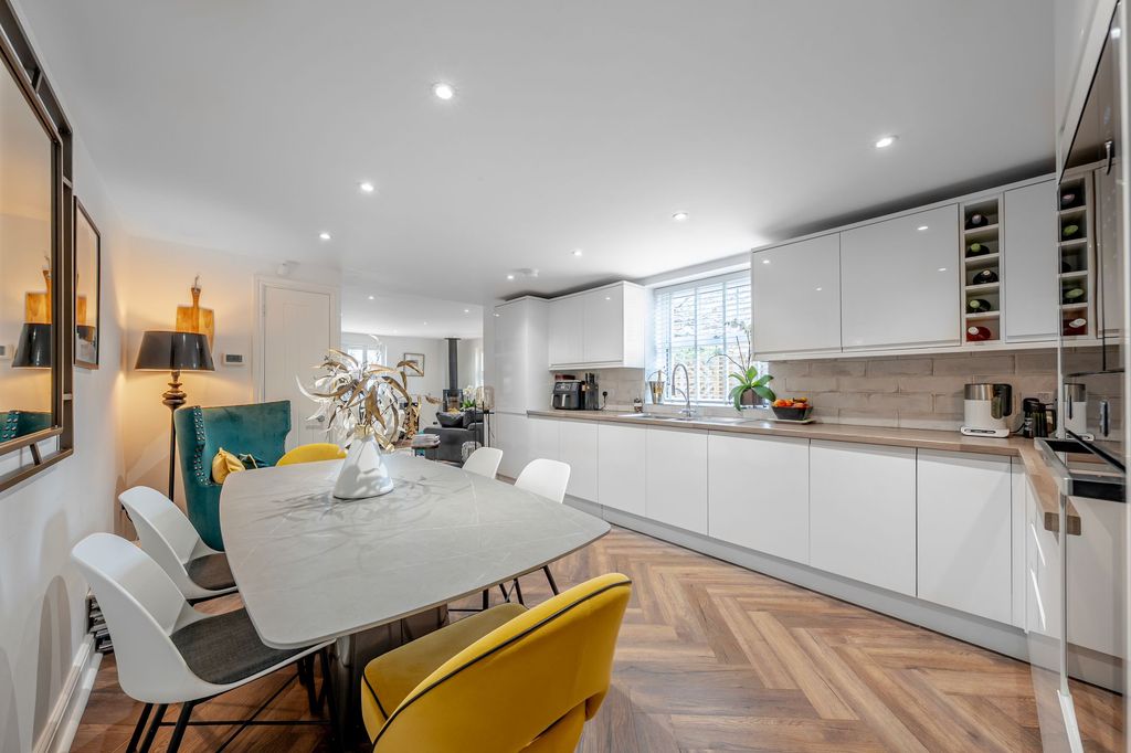 Property photo 2 of 26