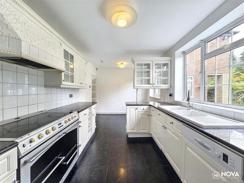 Additional image 10 of 4 bed detached house for saleOld Bedford Road, Luton LU2