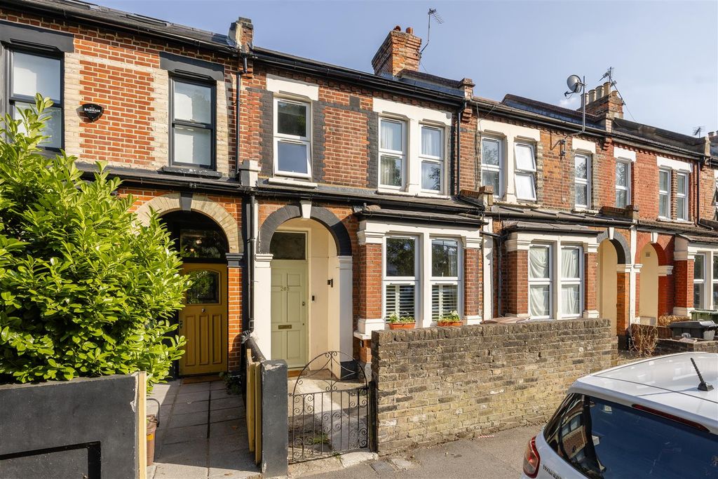 Property photo 1 of 29 Cann Hall Road, E11