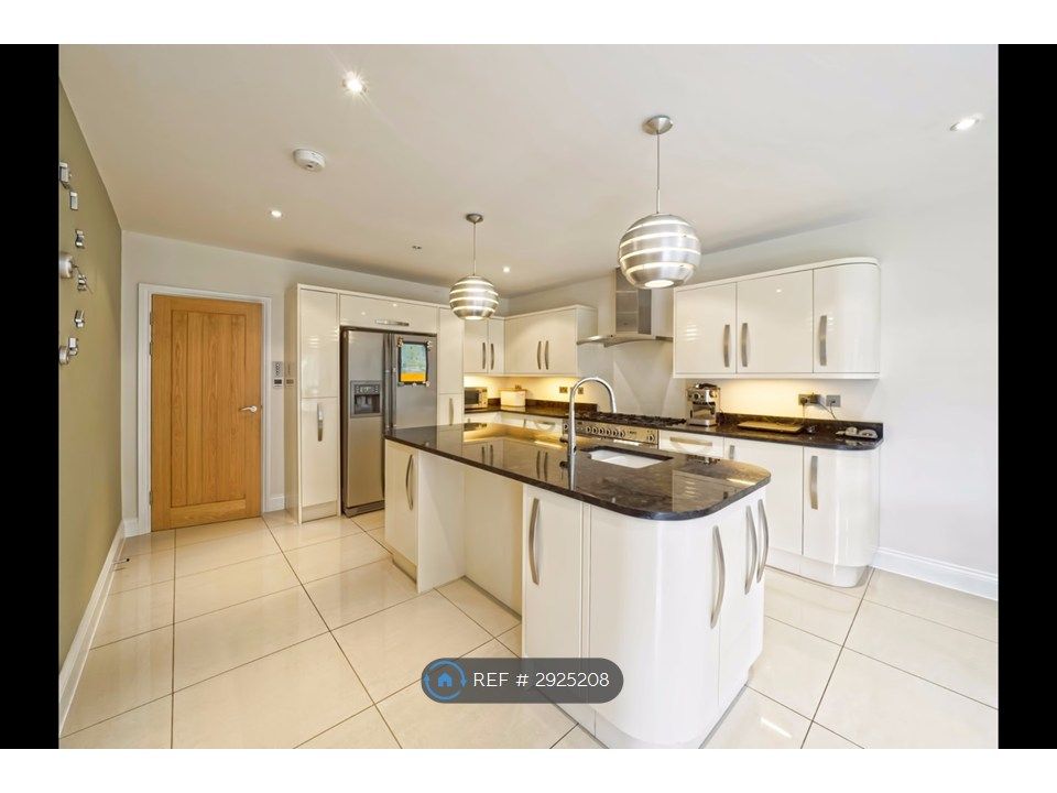 Property photo 3 of 12 Kitchen