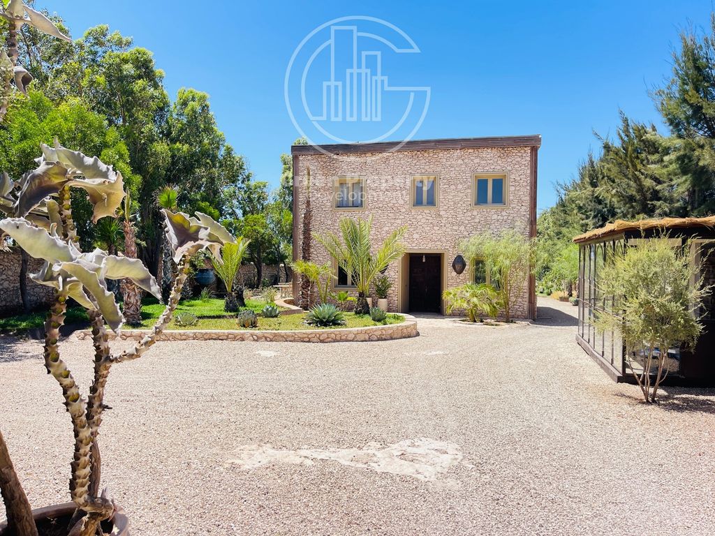 Property photo 3 of 60