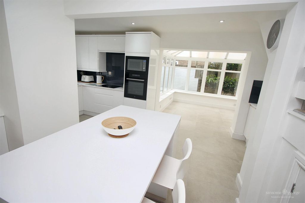 Property photo 3 of 22 Dining/Kitchen