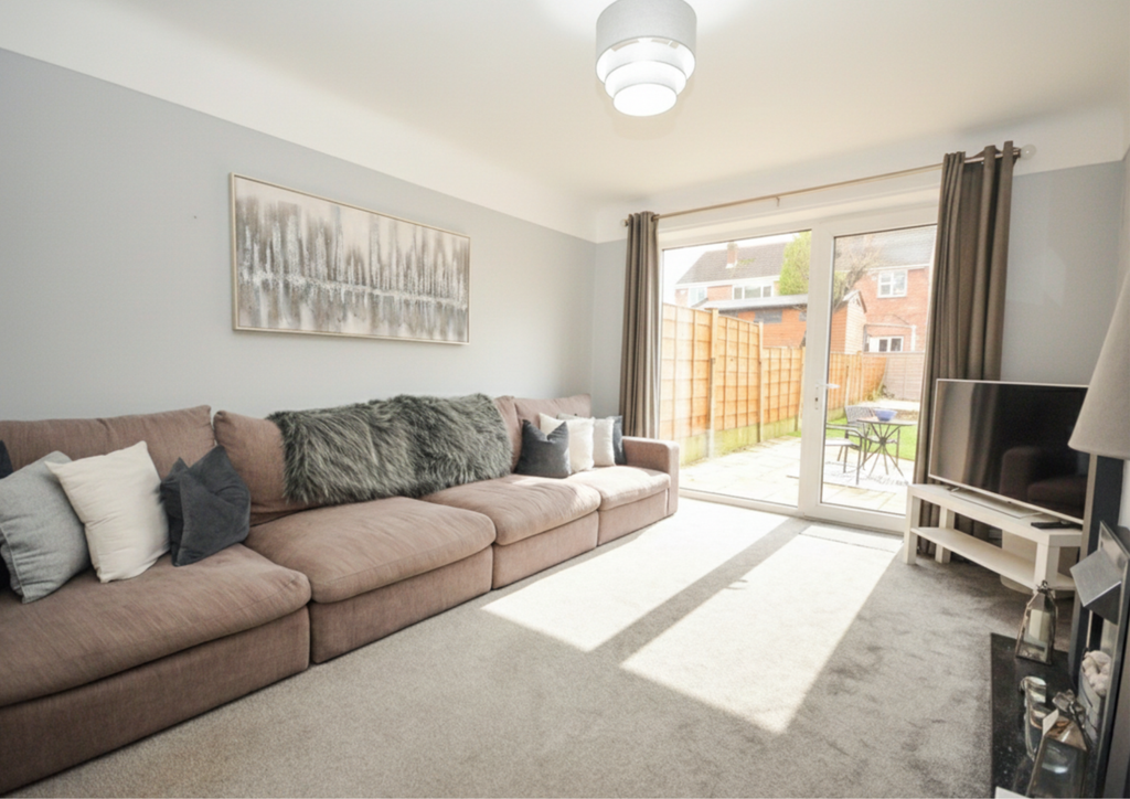 Property photo 3 of 13 Lounge