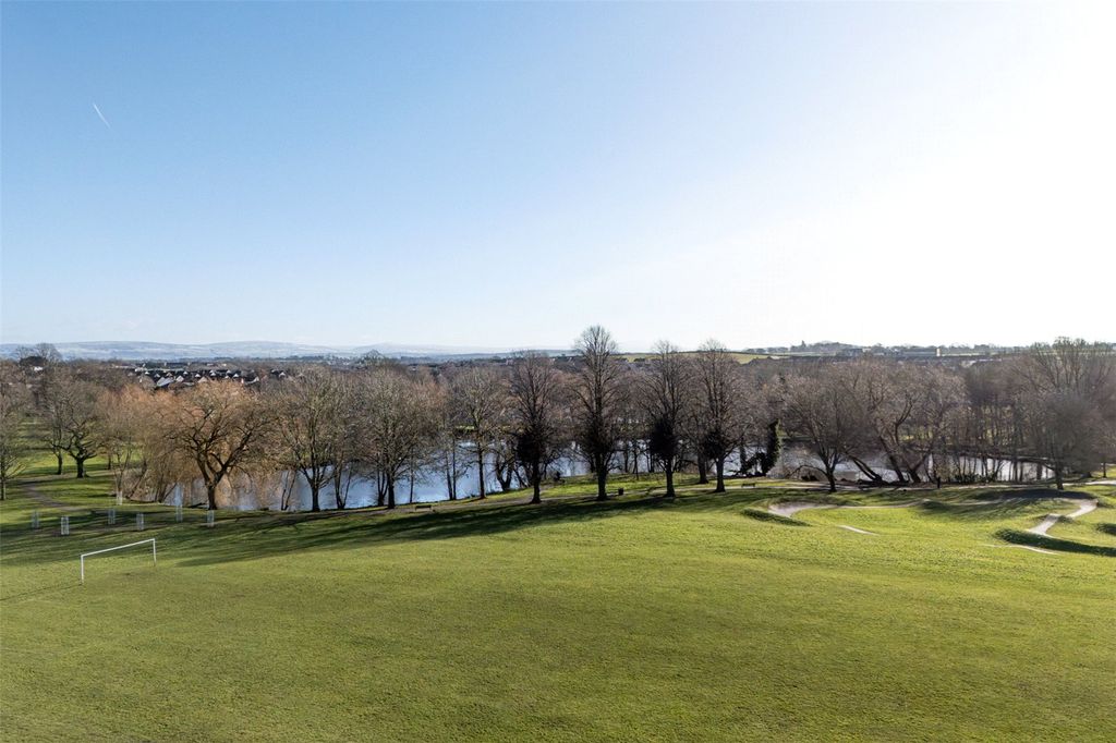 Property photo 2 of 8 Hammonds Pond