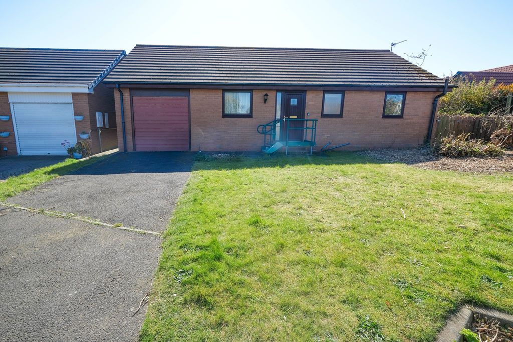 Property photo 1 of 10 Photo 4