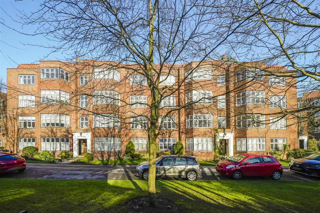 Property photo 1 of 19 Highlands Heath