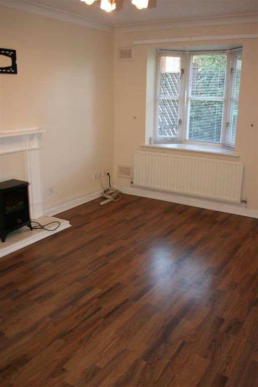 Property photo 3 of 10 Front Lounge
