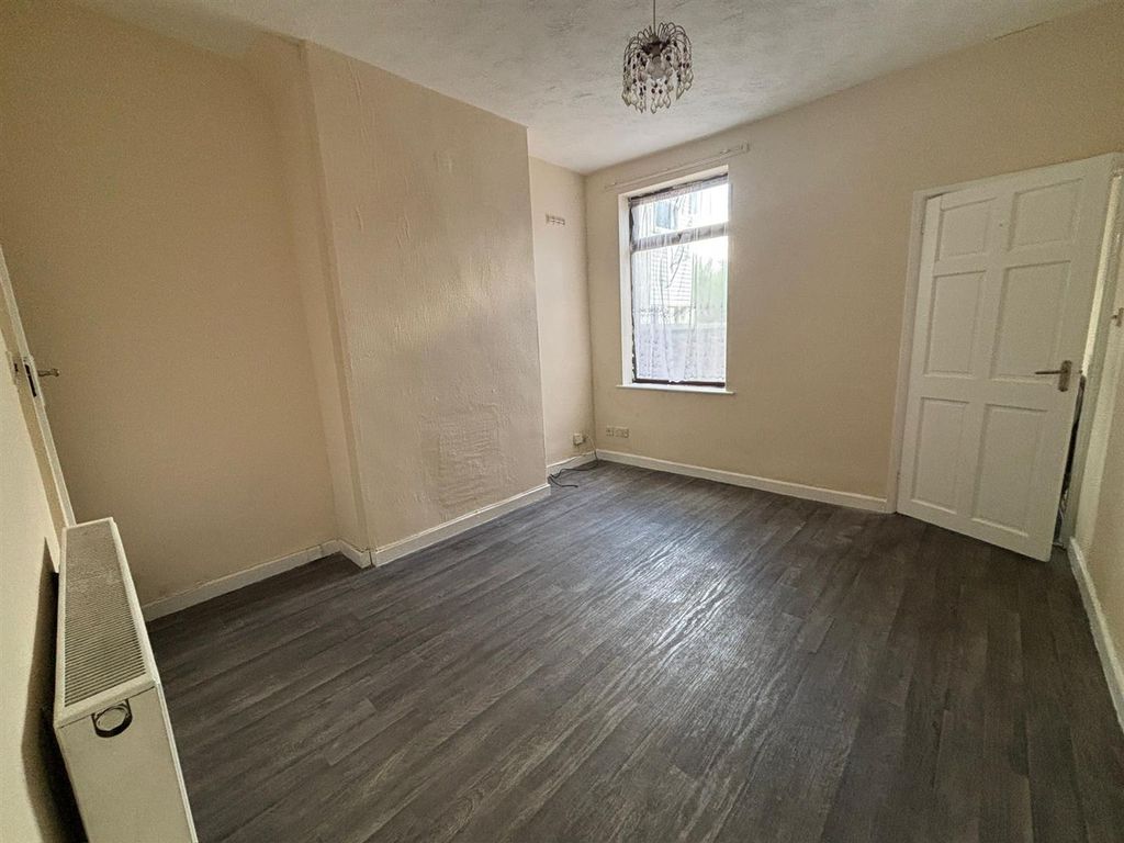 Property photo 2 of 7 Lounge 2.Jpeg