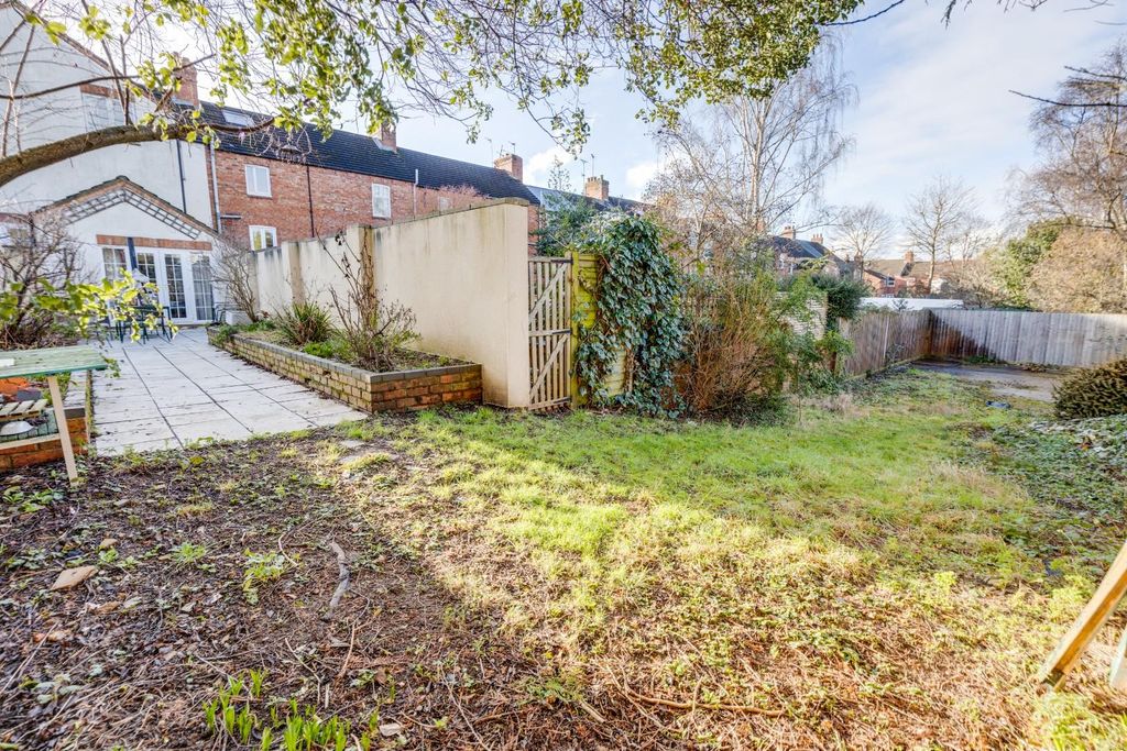 Property photo 2 of 20