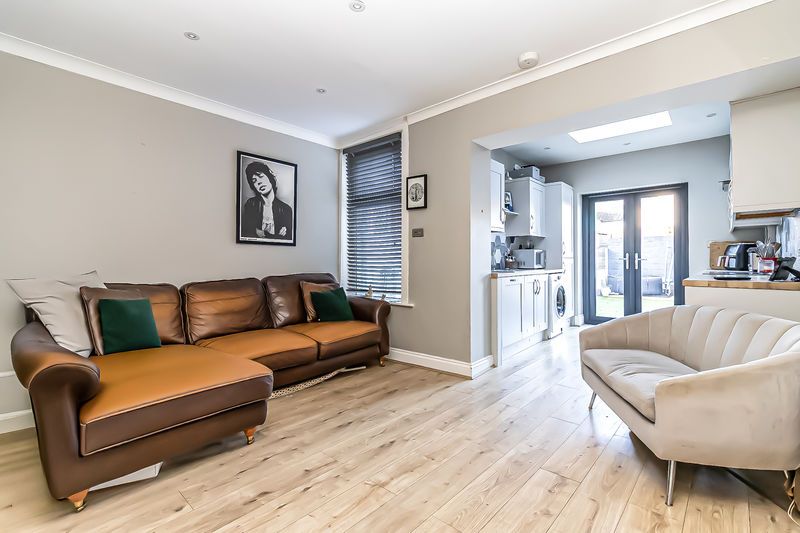 Property photo 2 of 12 .