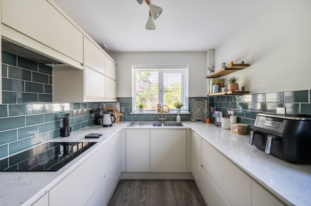 Property photo 3 of 22 1468759-12-6A27d4...
