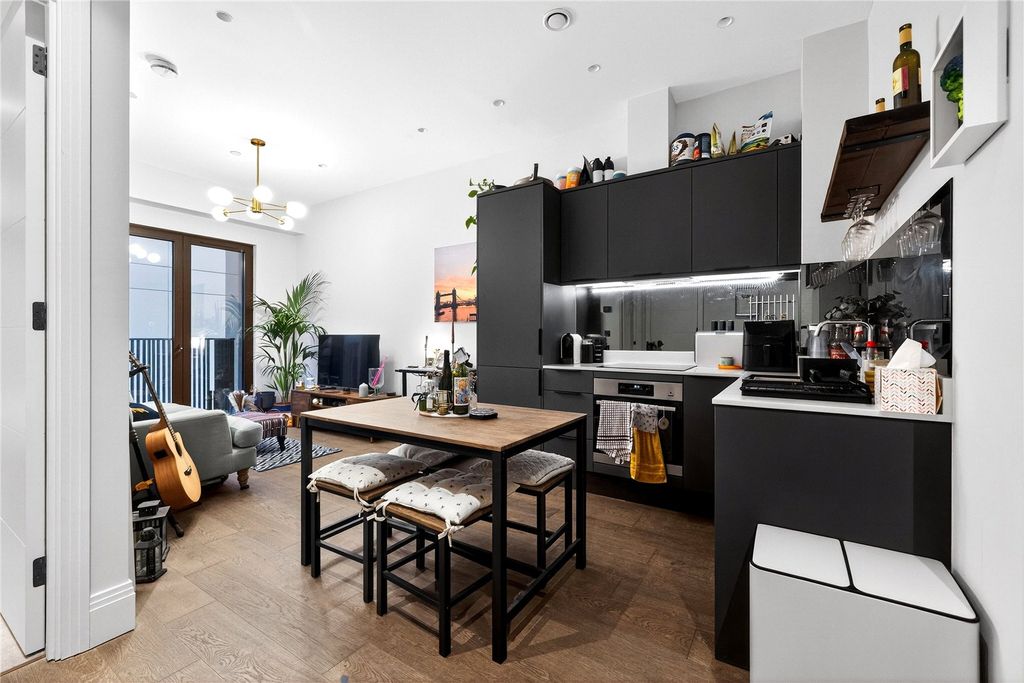 Property photo 3 of 20 Kitchen