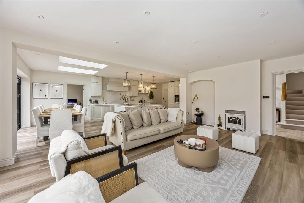 Property photo 2 of 40 Sea Lane, 89, The Pearl-025.Jpg