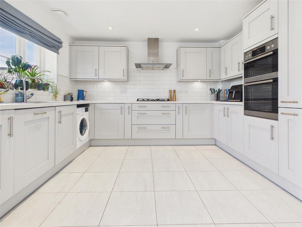 Property photo 3 of 20 Kitchen Diner