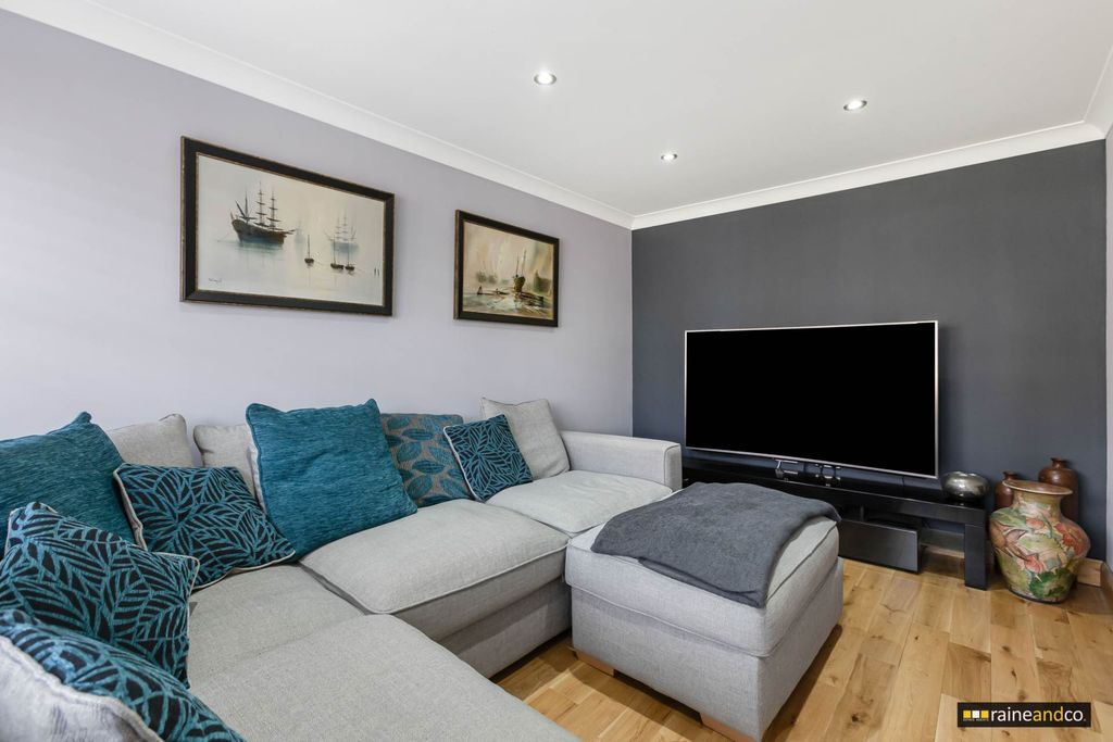 Property photo 3 of 37