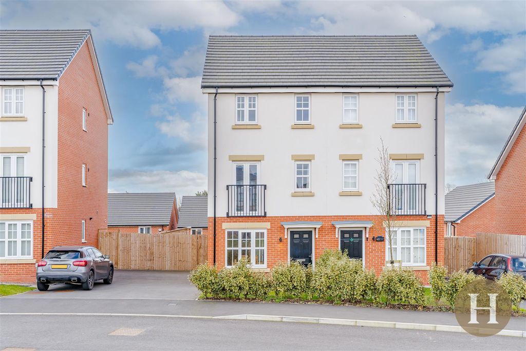 Property photo 1 of 29 Hadleigh Estate Agents-38.Jpg