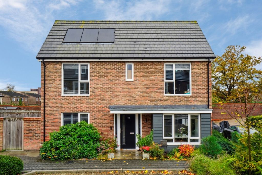 Property photo 1 of 24