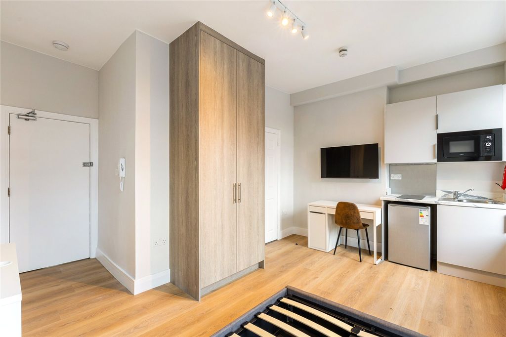 Property photo 2 of 7 Picture No. 12