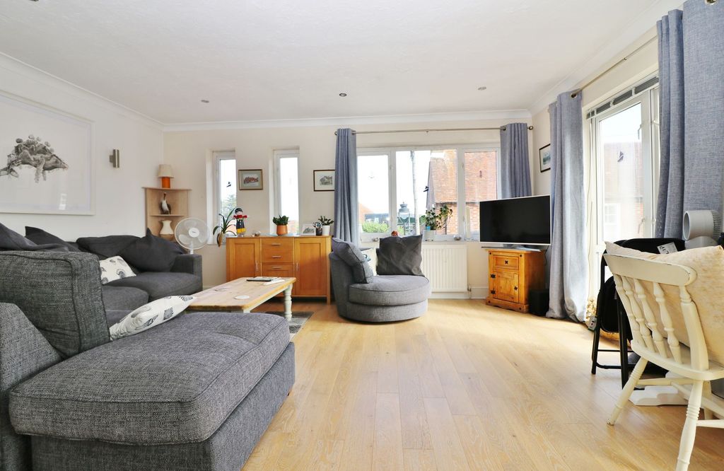 Property photo 2 of 22