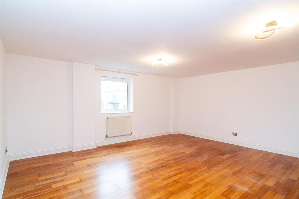 Property photo 3 of 21 Reception Room