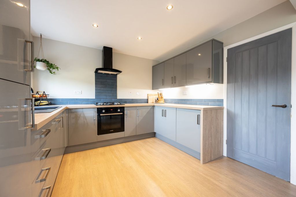 Property photo 2 of 34