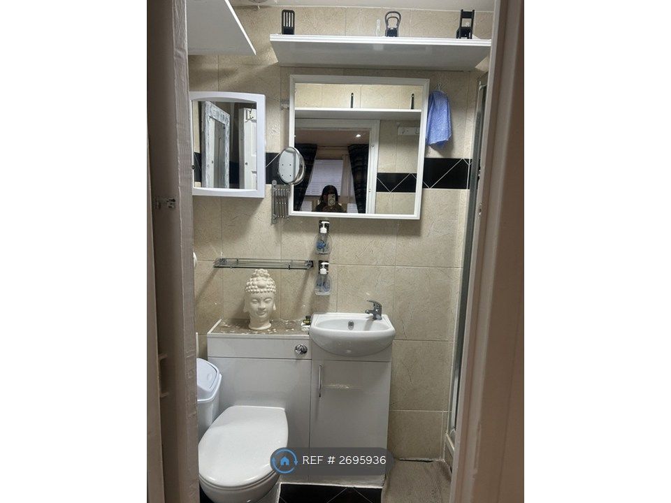 Property photo 3 of 6 Bathroom