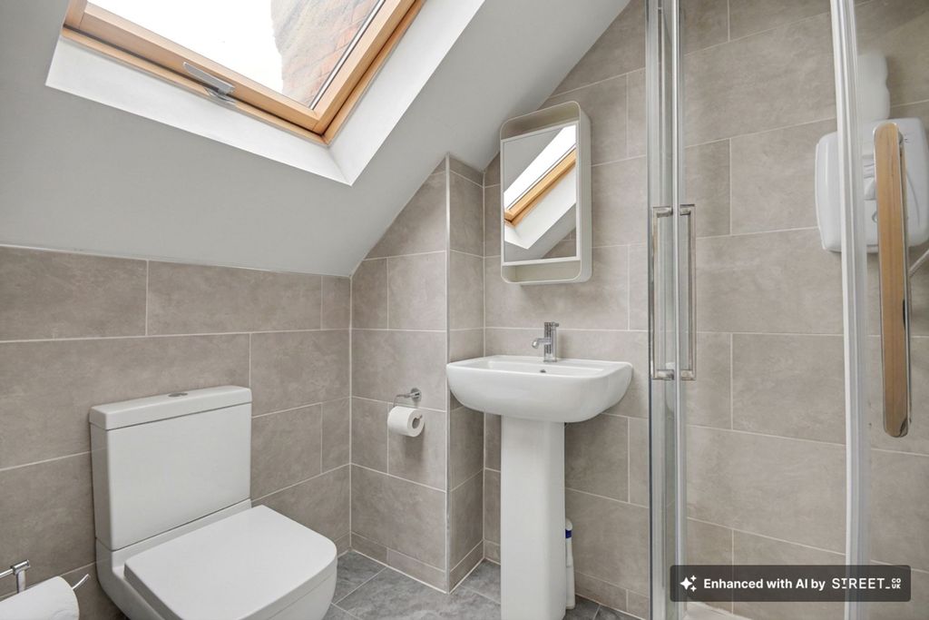 Property photo 3 of 8 En-Suite