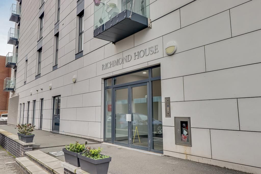 Property photo 2 of 11 Entrance