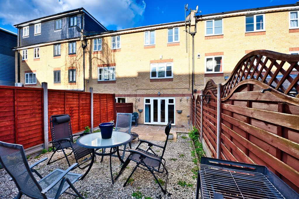 Property photo 2 of 21