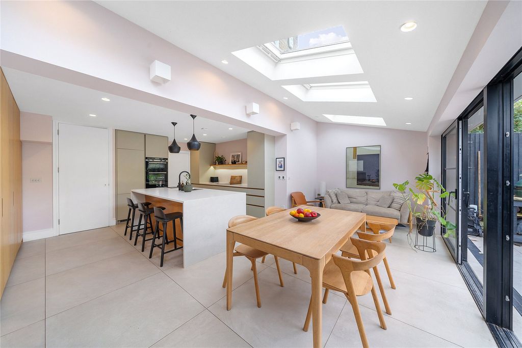 Property photo 3 of 30 Picture No. 04