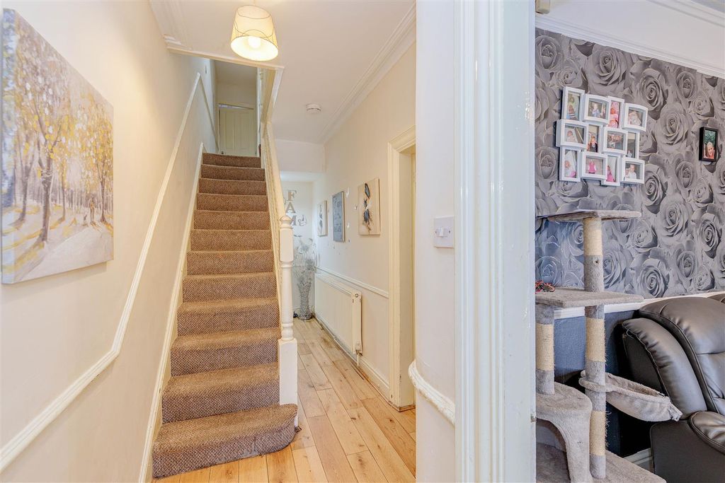 Property photo 2 of 25