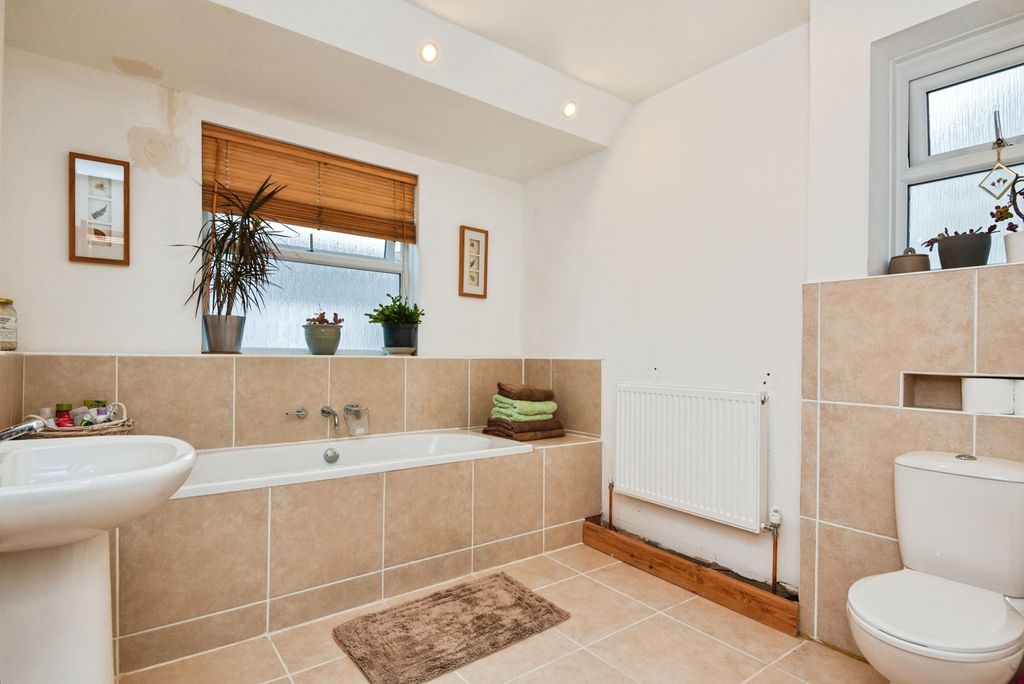 Property photo 3 of 17 Photo