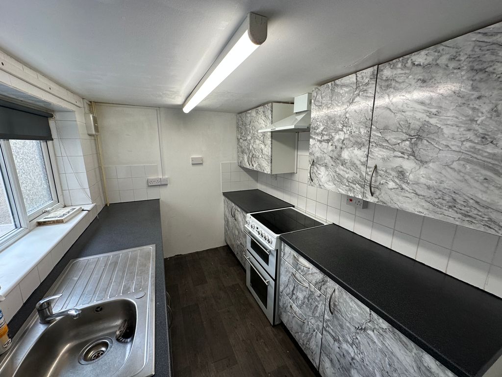 Property photo 2 of 4 Kitchen
