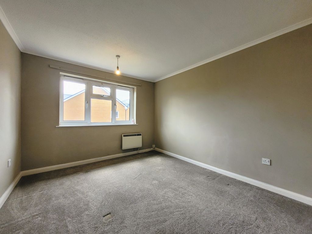 Property photo 2 of 8 Bedroom