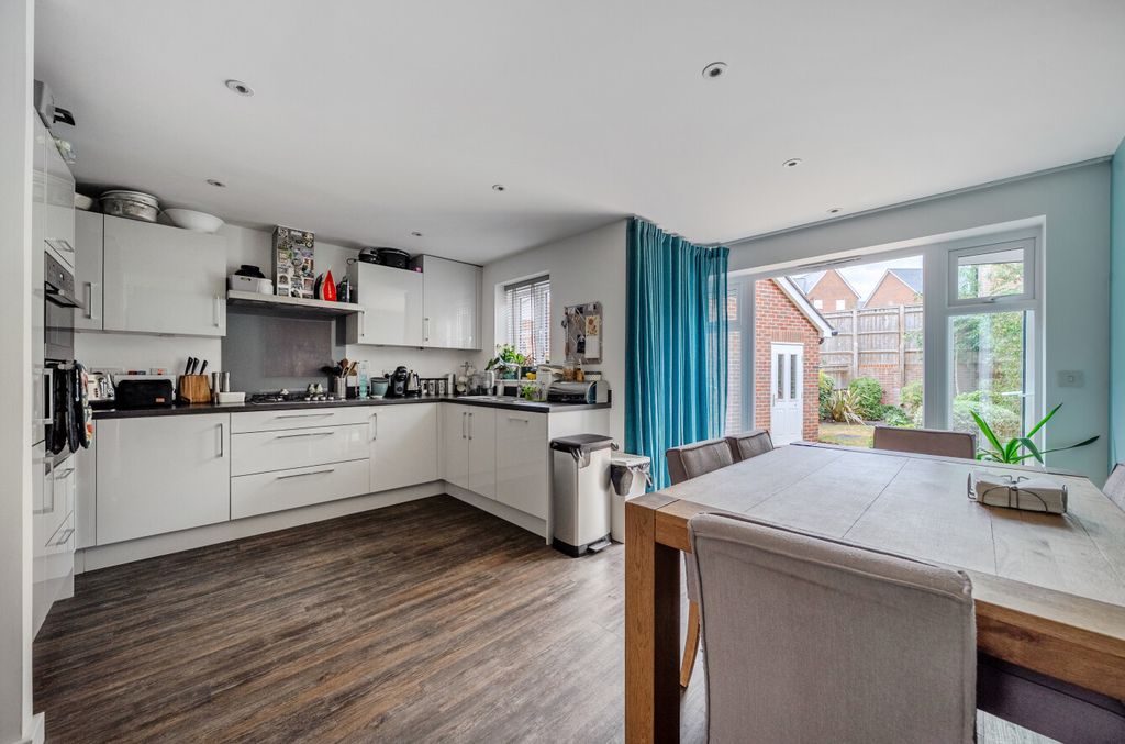 Property photo 2 of 15 12-6A6B8492441A6-...