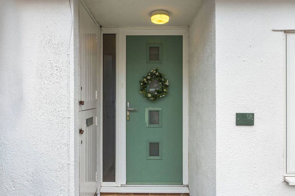 Property photo 2 of 27