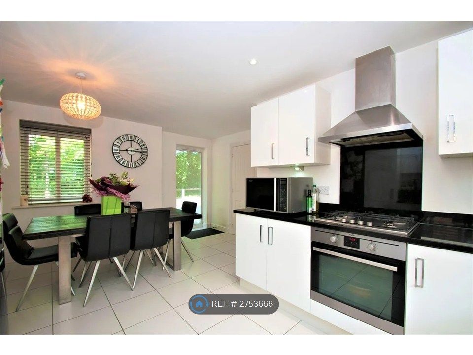 Property photo 2 of 15 Kitchen/Dining Area