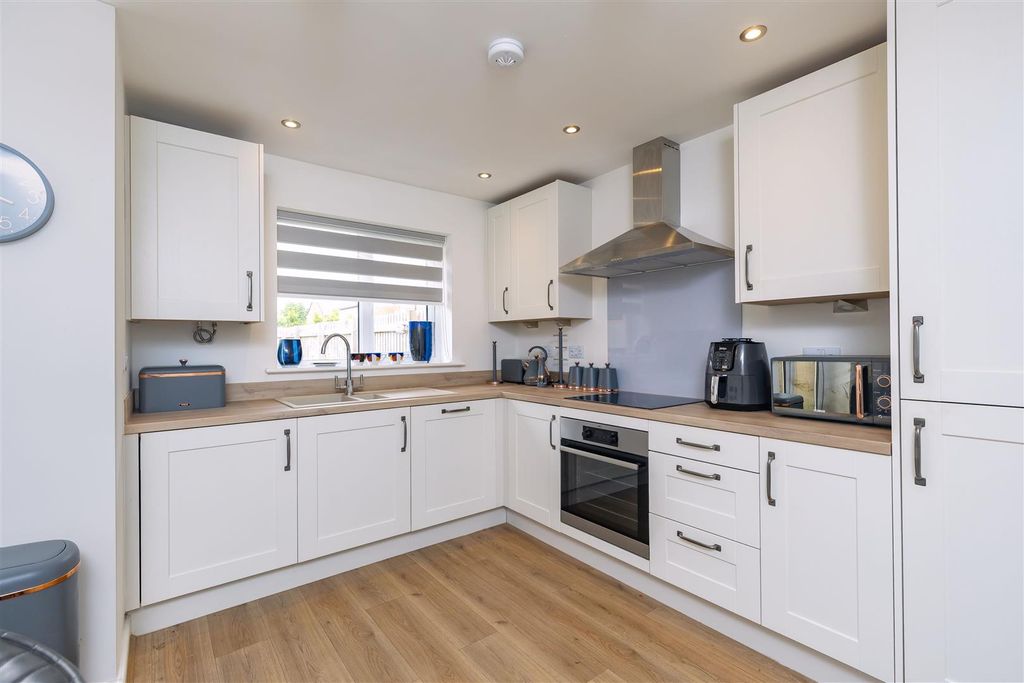 Property photo 3 of 24 Kitchen Diner