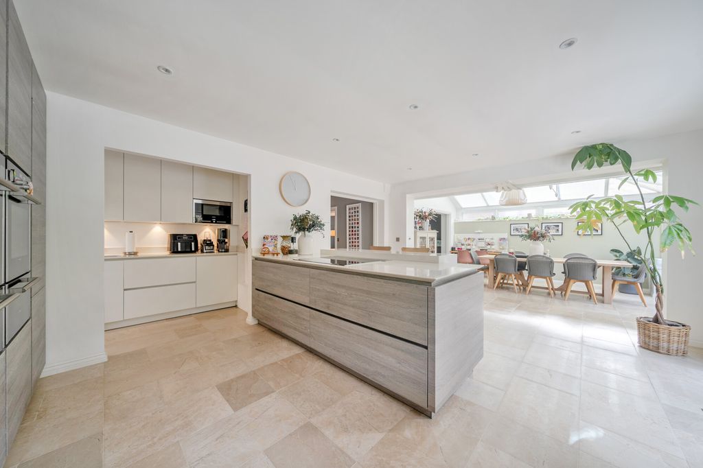 Additional image 4 of 4 bed detached house for saleCanterbury Road, Farnborough GU14