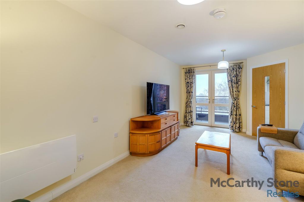 Property photo 3 of 20 8635813-Interior11.Jpg