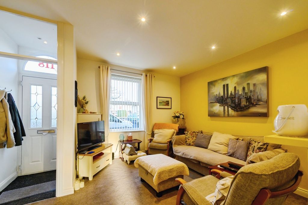 Property photo 2 of 20 Lounge