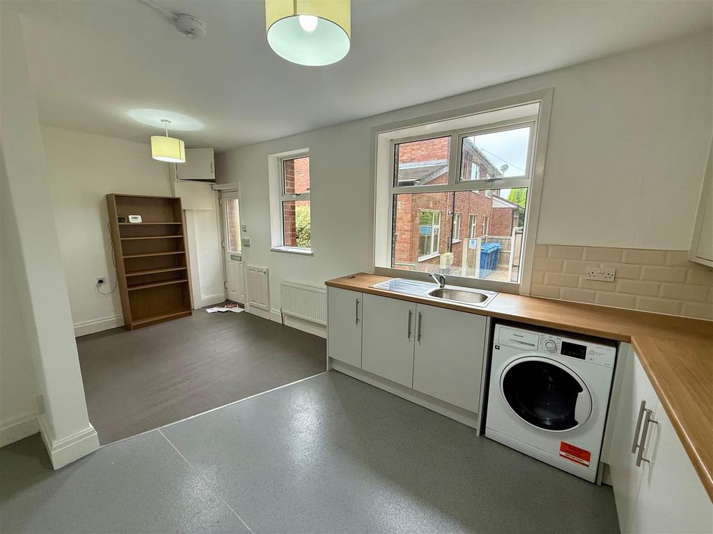 Property photo 2 of 8 Photo-2025-10-16-10-40-27 (1).Jpg