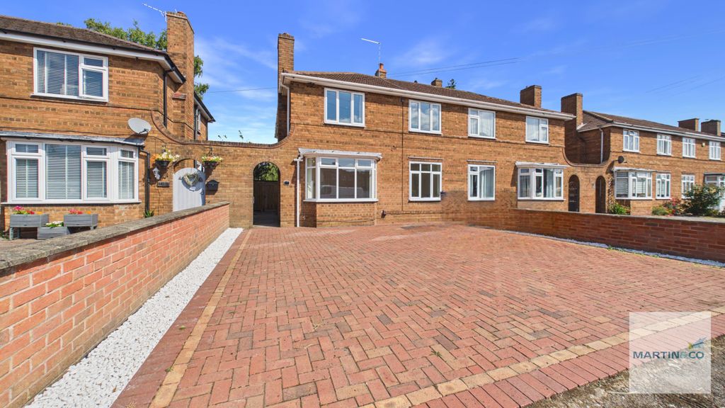 Property photo 1 of 26 Cam03663G0-Pr0297-Still030