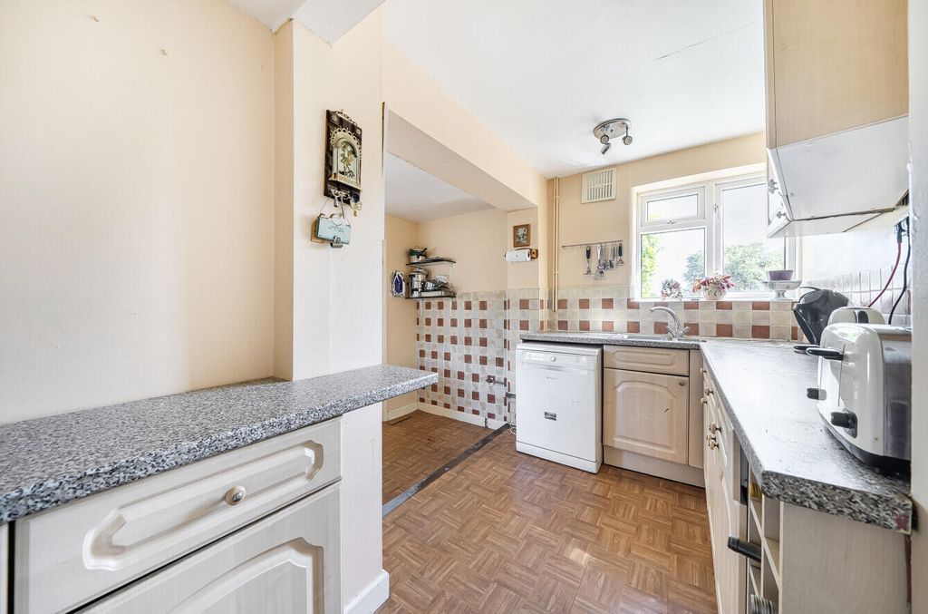 Property photo 2 of 21 Kitchen