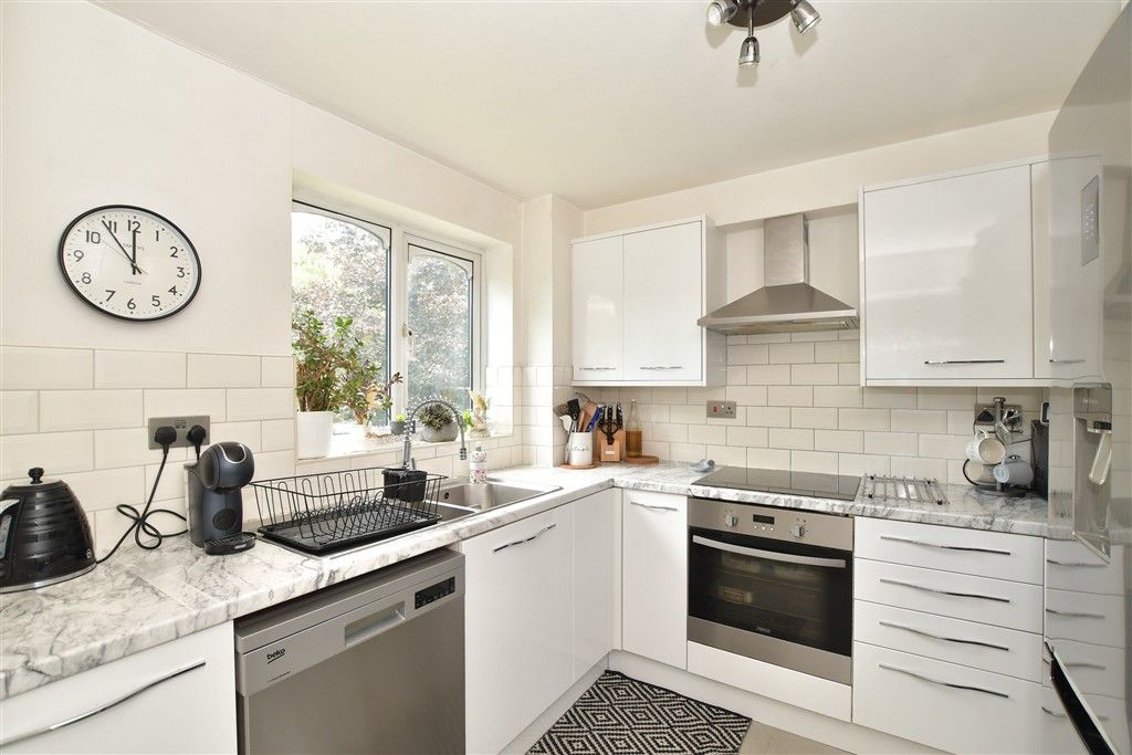 Property photo 2 of 11 Kitchen