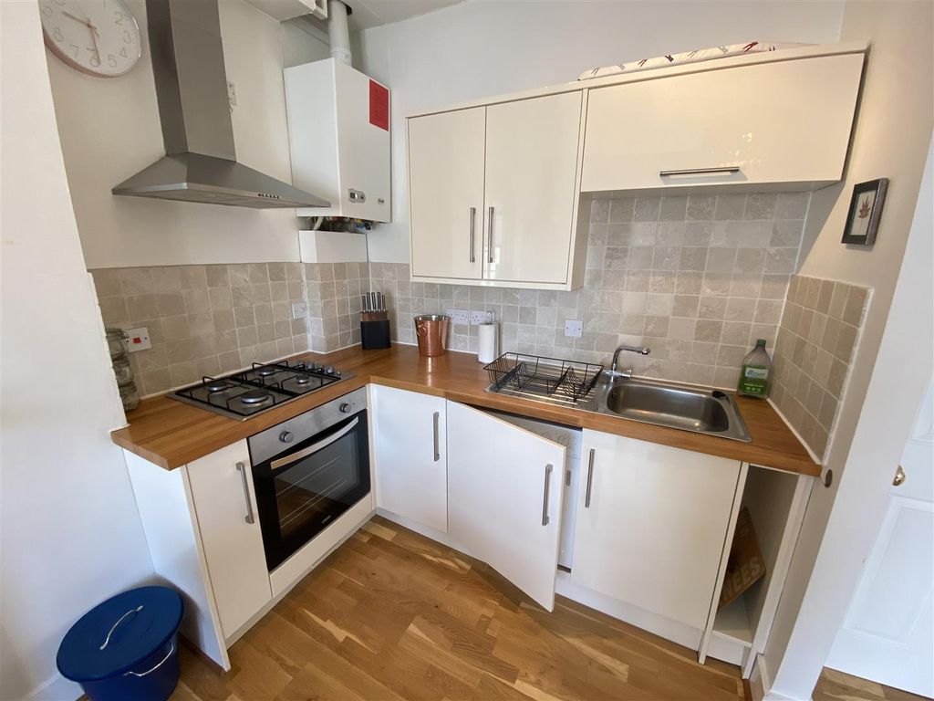 Property photo 2 of 11 Kitchen