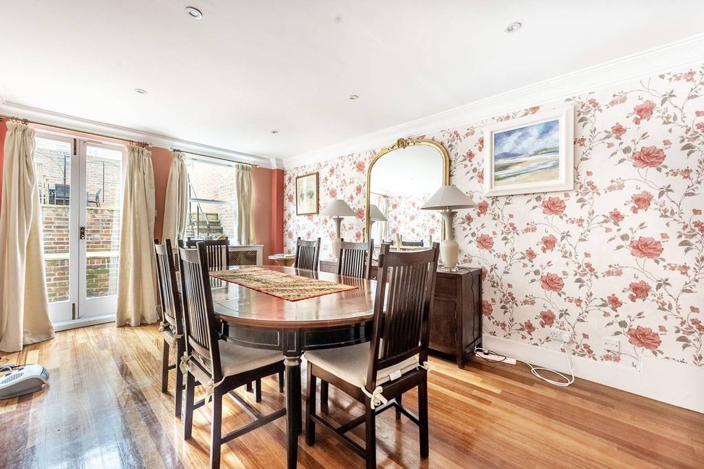 Property photo 3 of 20