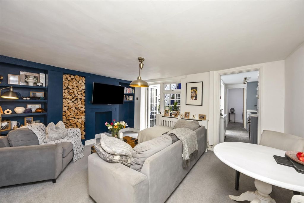 Property photo 2 of 13 Grand Parade 27A_009.Jpg